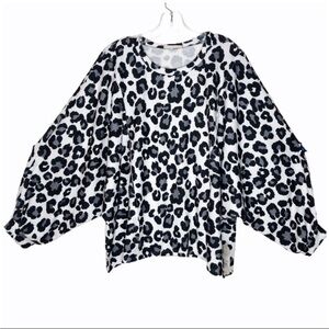 NWT!•Oversized•Altar’d State•Snow Leopard•Crewneck‎ Sweatshirt•Sz XS